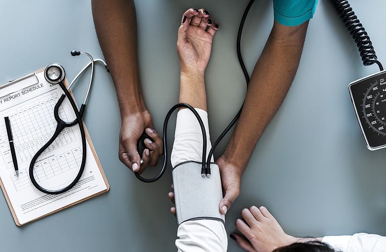 ஆயுஷ்மன் பாரத் | உலகின் மிகப்பெரிய மருத்துவ காப்பீட்டு திட்டம்!