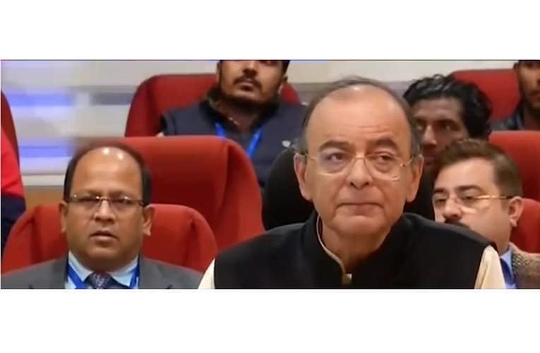 டிவி, டிஜிட்டல் கேமரா, சினிமா டிக்கெட் – போன்ற பொருட்களுக்கு ஜி.எஸ்.டி வரி குறைப்பு!