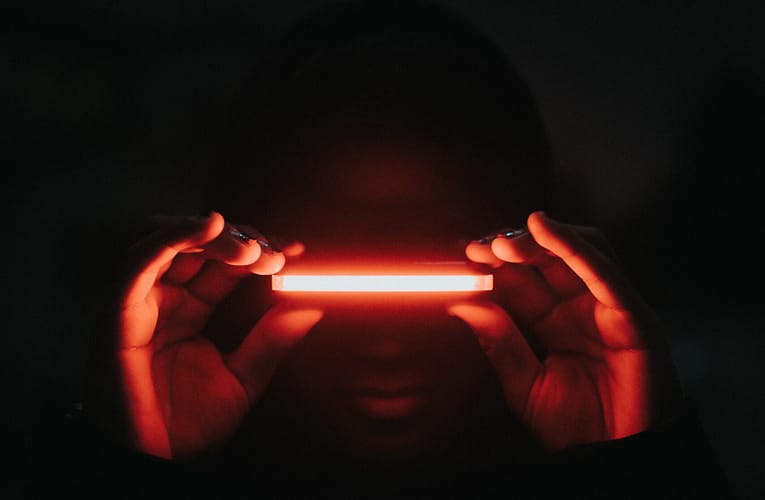 லேசர் மூலம் எதிர்ப்பொருள்