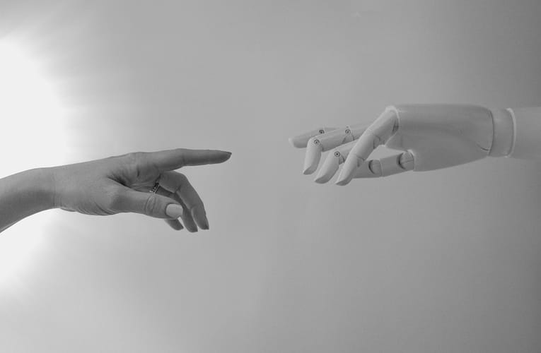 செயற்கை நுண்ணறிவால் வழிநடத்தப்படும் செயல்பாட்டுப் பொருட்கள்