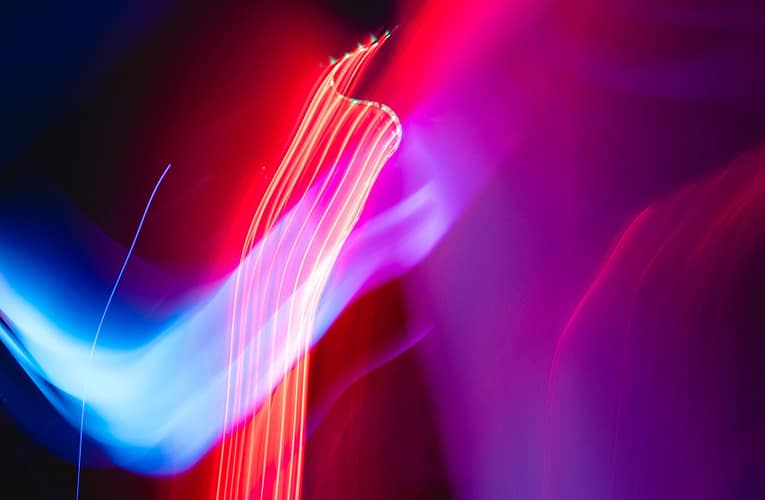 பல்வேறு வகையான ஒளியை உருவாக்குவதற்கான நானோ அளவிலான அமைப்புகள்