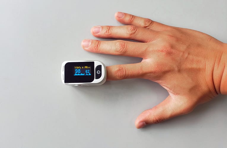 உட்புற விளக்குகள் மூலம் மறுமின்னூட்ட சாதனங்கள் மற்றும் உணர்விகளுக்கு திறன்