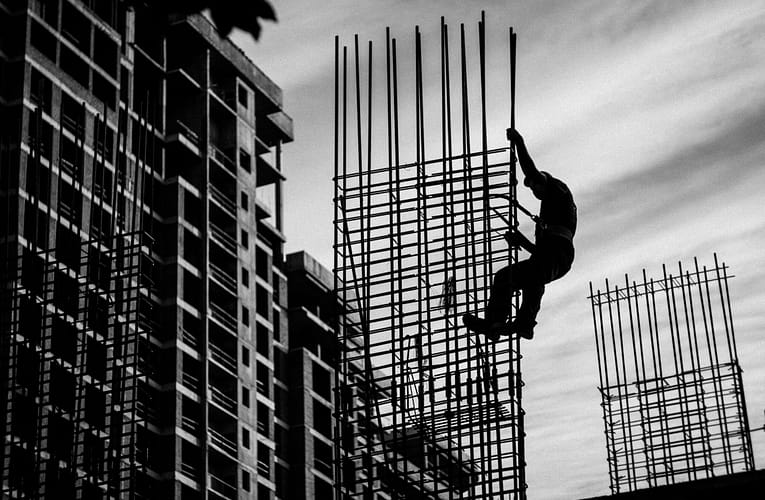 கட்டுமானத் தொழிலாளர்கள் மீதான கோவிட் -19 இன் தாக்கம்