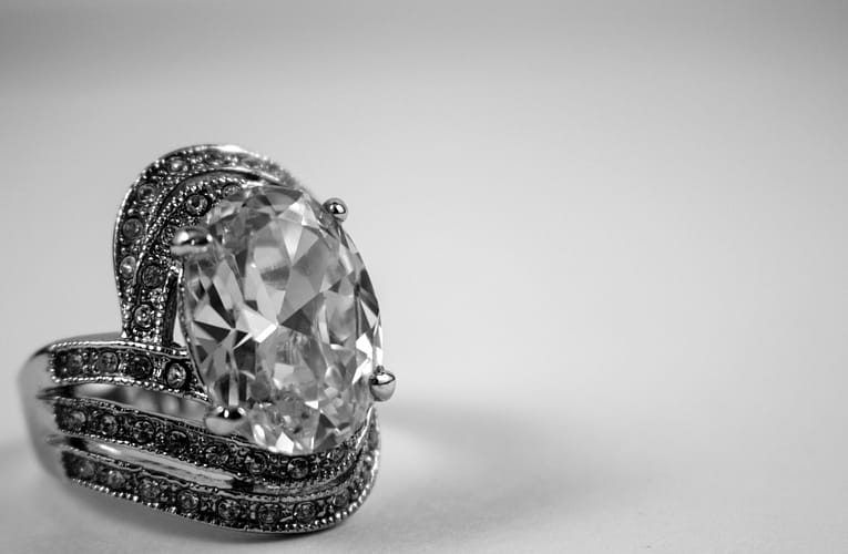 ஃபுல்லெரின்களைப் பயன்படுத்தி குறைவான உடையக்கூடிய வைரத்தை உருவாக்குதல்  சாத்தியமா?