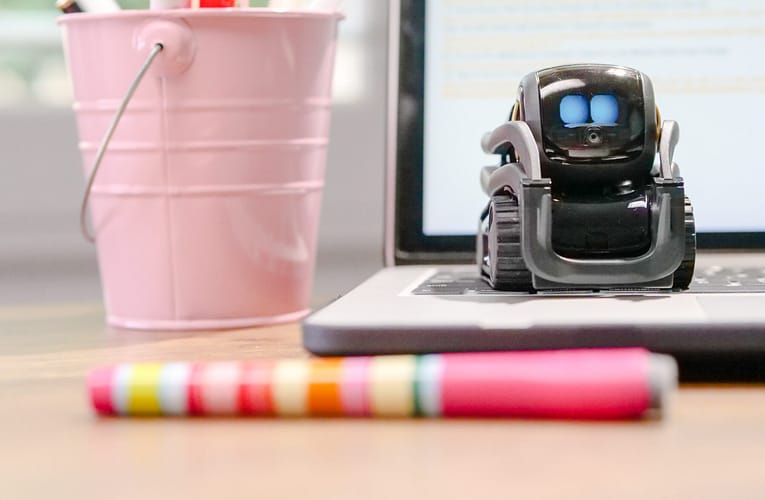 உணர்திறன் கொண்ட சூழலுக்கு ஏற்றவாறு செயற்கைப் பொருளை உருவாக்குதல்