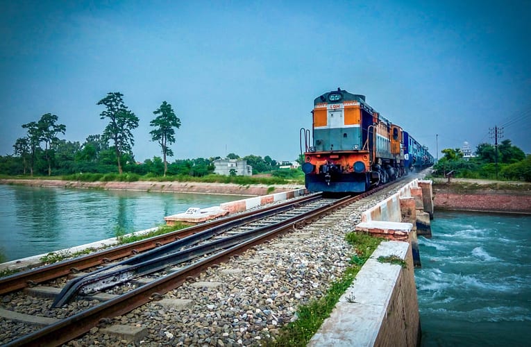 நகர்ப்புற திட்டமிடல் மற்றும் மேம்பாட்டில் ரயில்வே போக்குவரத்து அமைப்பின் பகுப்பாய்வு