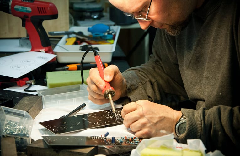 லாந்தனம் ஹெக்ஸாபோரைடு நானோ கம்பி அடிப்படையிலான கள உமிழ்வு துப்பாக்கியின் உருவாக்கம்