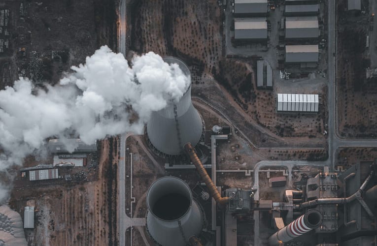 செயற்கையாக லேமினேட் செய்யப்பட்ட உலோகம்/மின்கடத்தா ஹெட்டோரோஸ்ட்ரக்சர் மூலம் எதை அதிகரிக்கலாம்?