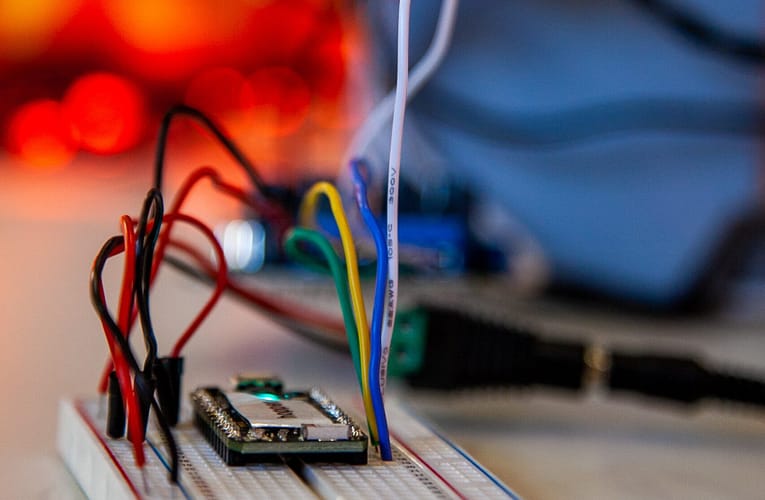 மைக்ரோ அளவீடு கிராஃபீனின் சென்சார்களில் மின்புலத்தைக் கண்டறிதல்