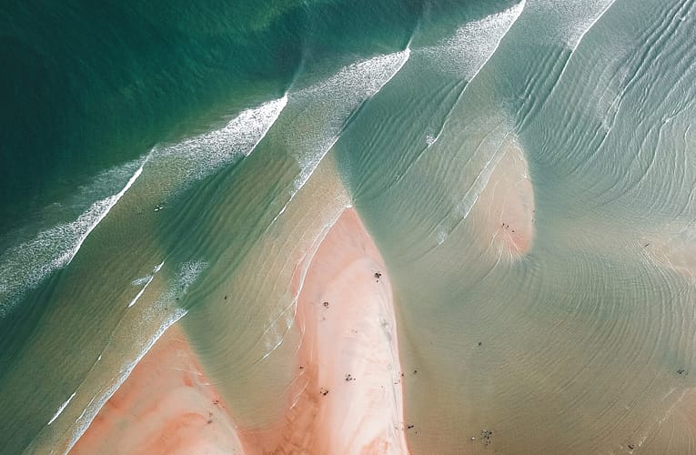 ஒற்றை அயனி மற்றும் அல்ட்ராகோல்ட் அணுக்களுக்கு இடையே நிகழ்வது யாது?