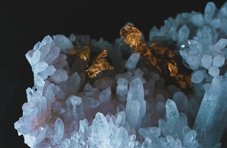 ஃபோட்டானிக் குவாசிகிரிஸ்டலில் மூன்று கட்ட மாறுபாடு