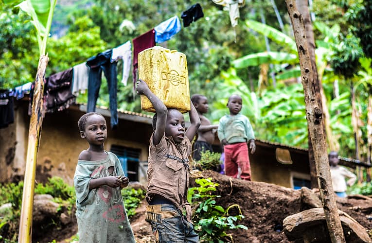 பட்டியலிடப்பட்ட பழங்குடியினர் (Scheduled Tribes) எதிர்கொள்ளும் தடைகள்