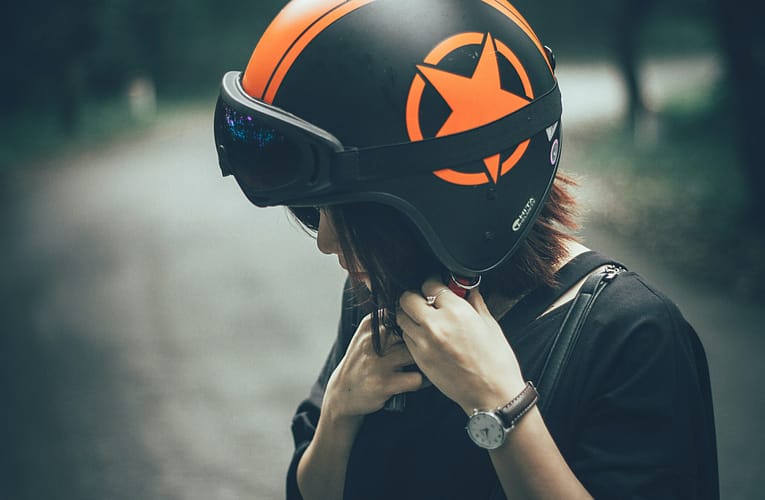 மீண்டும் பயன்படுத்தக்கூடிய ஹெல்மெட் அட்டை