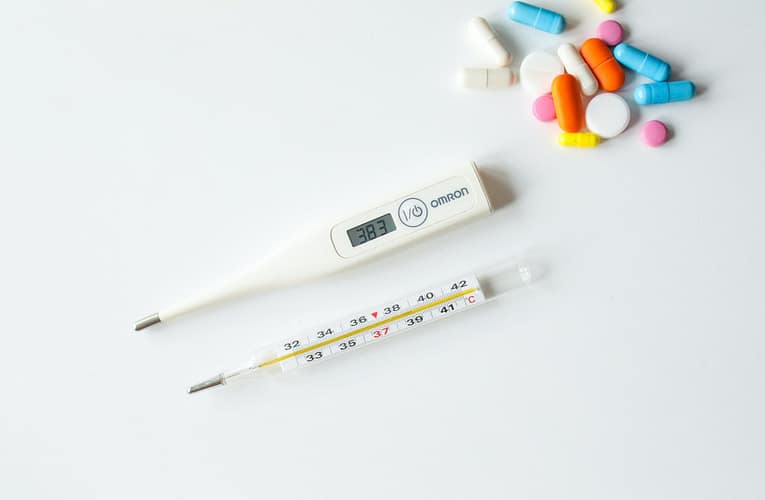 நானோதுளையின் மூலம் வெப்பமானி வெப்பநிலையில் ஏற்படும் மாற்றங்களை கண்காணித்தல்