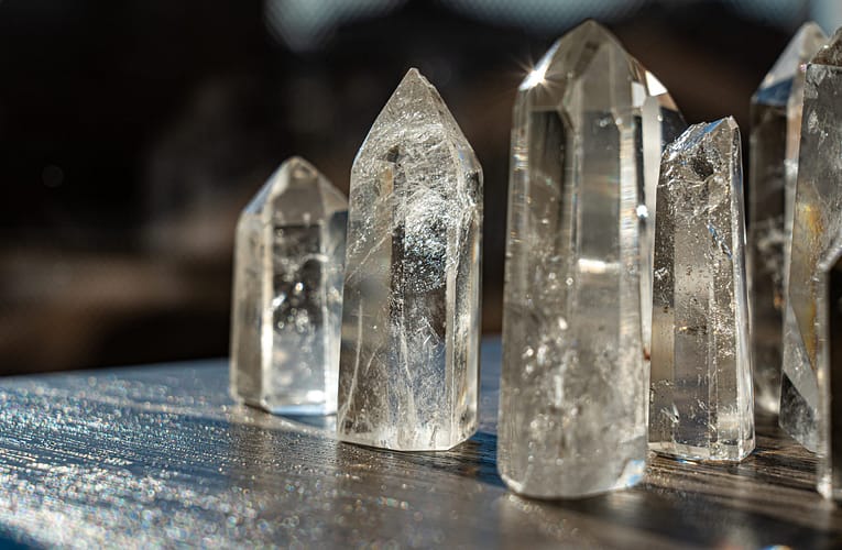 திட-அடுக்கு பெரோவ்ஸ்கைட்டில் உள்ள பொருளின் பண்புகள்