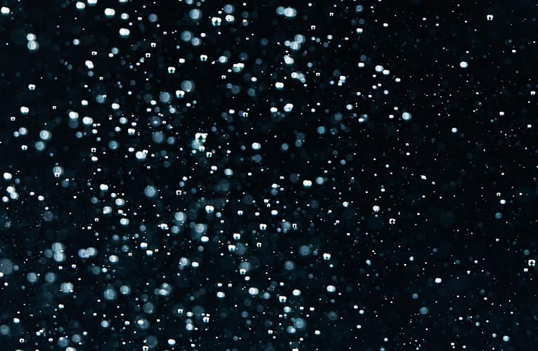 ஸ்விட்ரியானிக் ‘ஜனஸ் துகள்கள்’ ஈர்ப்பை உருவகப்படுத்துதல்