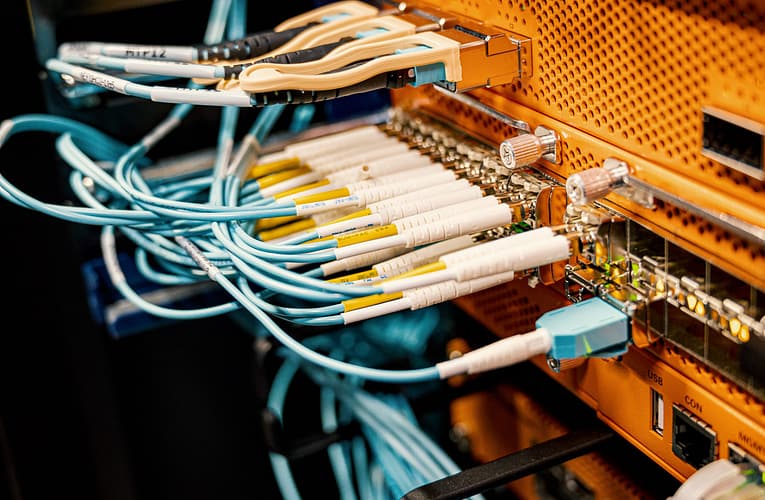 விஞ்ஞானிகள் ஸ்மார்ட் டெராஹெர்ட்ஸ் எலக்ட்ரோ-ஆப்டிக் பண்பேற்றியை உருவாக்குதல்