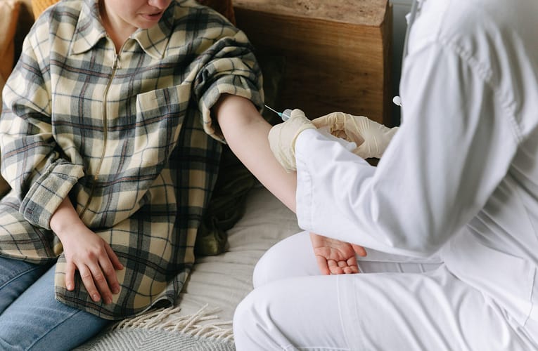 காந்த நானோ துகள்கள் கட்டளைப்படி புற்றுநோய் எதிர்ப்பு மைக்ரோRNA-வை வெளியிடுதல்