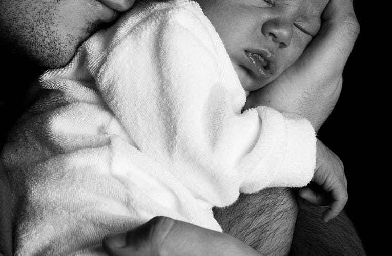 குழந்தை வளர்ச்சிக்கான மாதாந்திர வழிகாட்டி – மாதம் 3