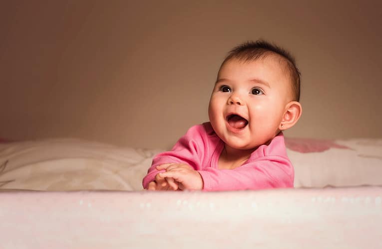 குழந்தை வளர்ச்சிக்கான மாதாந்திர வழிகாட்டி – மாதம் 8