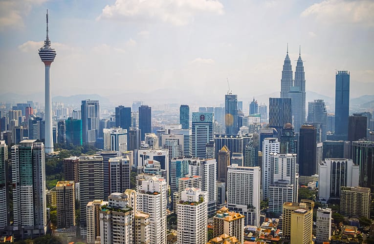 2026ஆம் ஆண்டுக்குள் அதிக வருமானம் பெறும் நாடு என்ற நிலையை அடைய மலேசிய அரசாங்கம் என்ன நடவடிக்கைகளை எடுத்து வருகிறது?