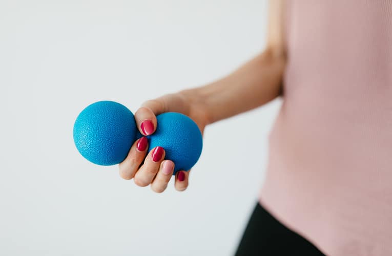 கார்ன்ஸ் மற்றும் கால்சஸ் (Corns and Calluses)